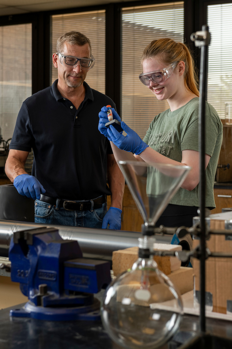 Dr. Fahrenholtz and a female undergraduate student in a lab